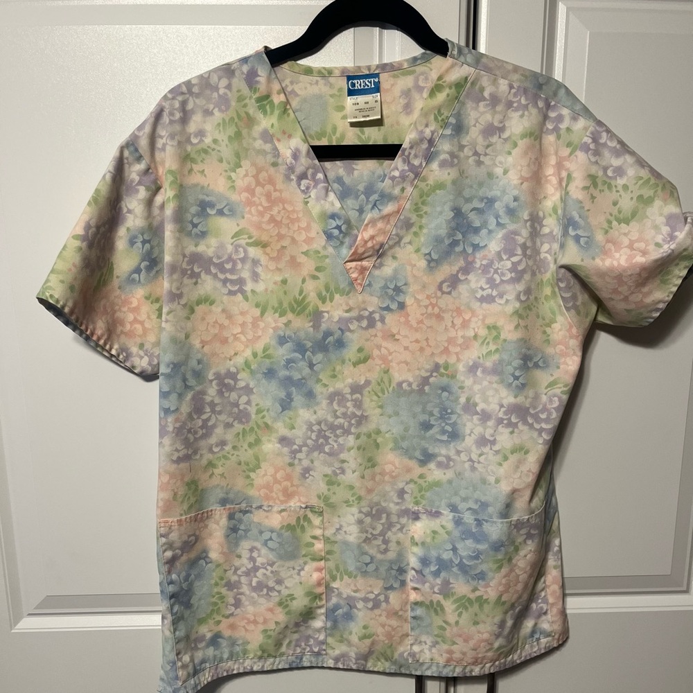 Nursing scrub top bundle size M and one is S - Picture 5 of 5